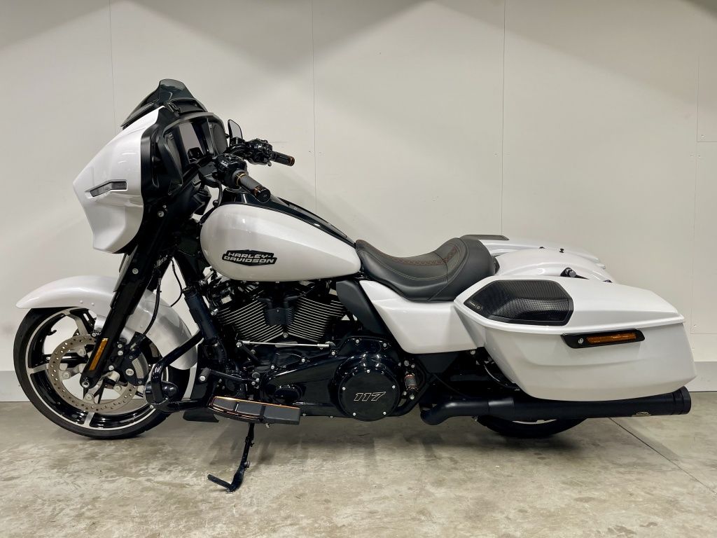 TOURING FLHX STREET GLIDE MET ELEKTRONISCH REGELBAAR UITLAATSYSTEEM  TOURING FLHX STREET GLIDE MET ELEKTRONISCH REGELBAAR UITLAATSYSTEEM