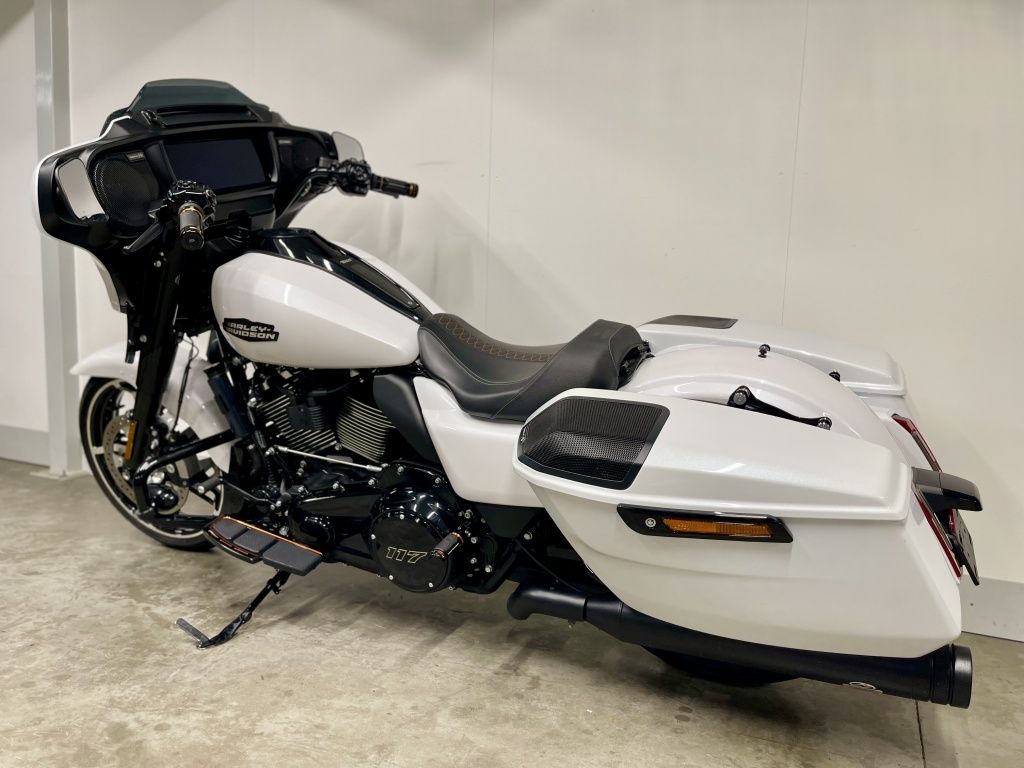 TOURING FLHX STREET GLIDE MET ELEKTRONISCH REGELBAAR UITLAATSYSTEEM  TOURING FLHX STREET GLIDE MET ELEKTRONISCH REGELBAAR UITLAATSYSTEEM