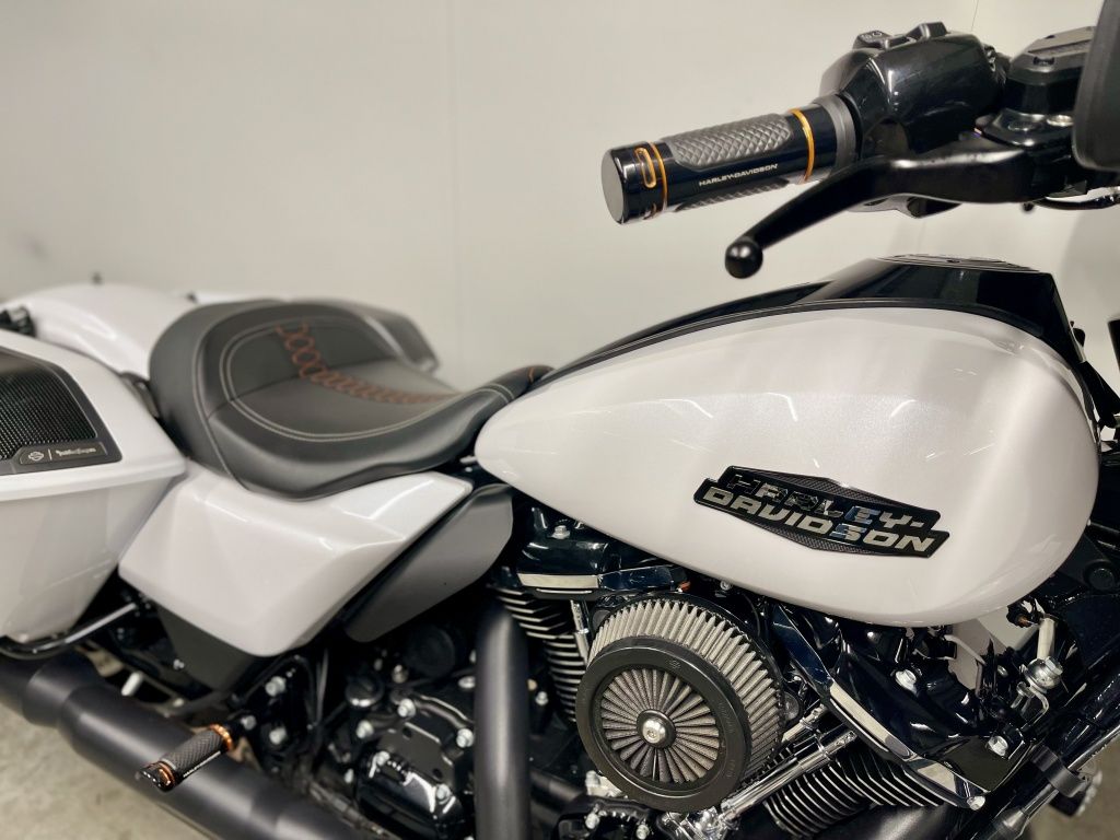 TOURING FLHX STREET GLIDE MET ELEKTRONISCH REGELBAAR UITLAATSYSTEEM  TOURING FLHX STREET GLIDE MET ELEKTRONISCH REGELBAAR UITLAATSYSTEEM