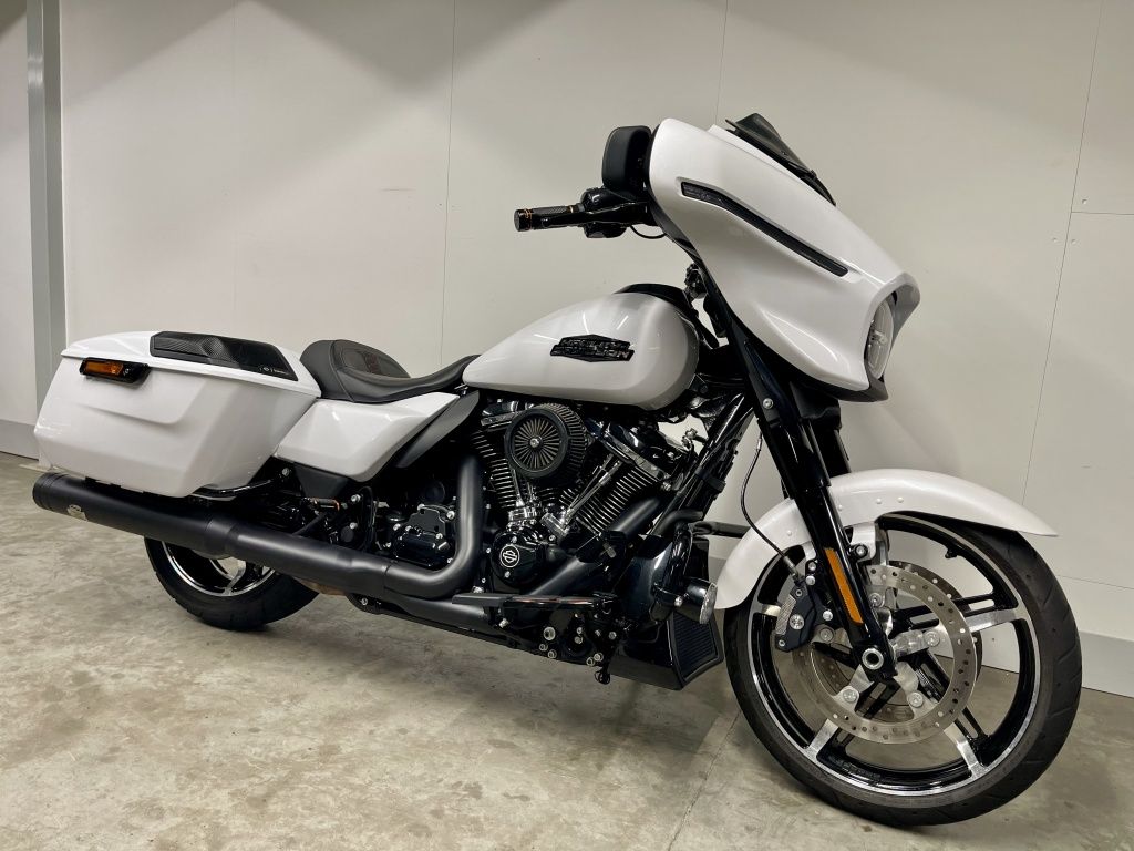 TOURING FLHX STREET GLIDE MET ELEKTRONISCH REGELBAAR UITLAATSYSTEEM  TOURING FLHX STREET GLIDE MET ELEKTRONISCH REGELBAAR UITLAATSYSTEEM