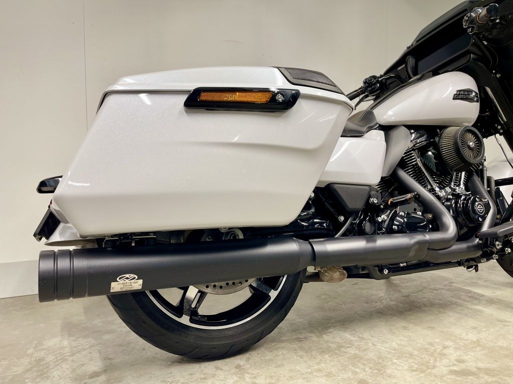 TOURING FLHX STREET GLIDE MET ELEKTRONISCH REGELBAAR UITLAATSYSTEEM  TOURING FLHX STREET GLIDE MET ELEKTRONISCH REGELBAAR UITLAATSYSTEEM