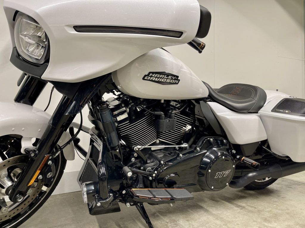 TOURING FLHX STREET GLIDE MET ELEKTRONISCH REGELBAAR UITLAATSYSTEEM  TOURING FLHX STREET GLIDE MET ELEKTRONISCH REGELBAAR UITLAATSYSTEEM