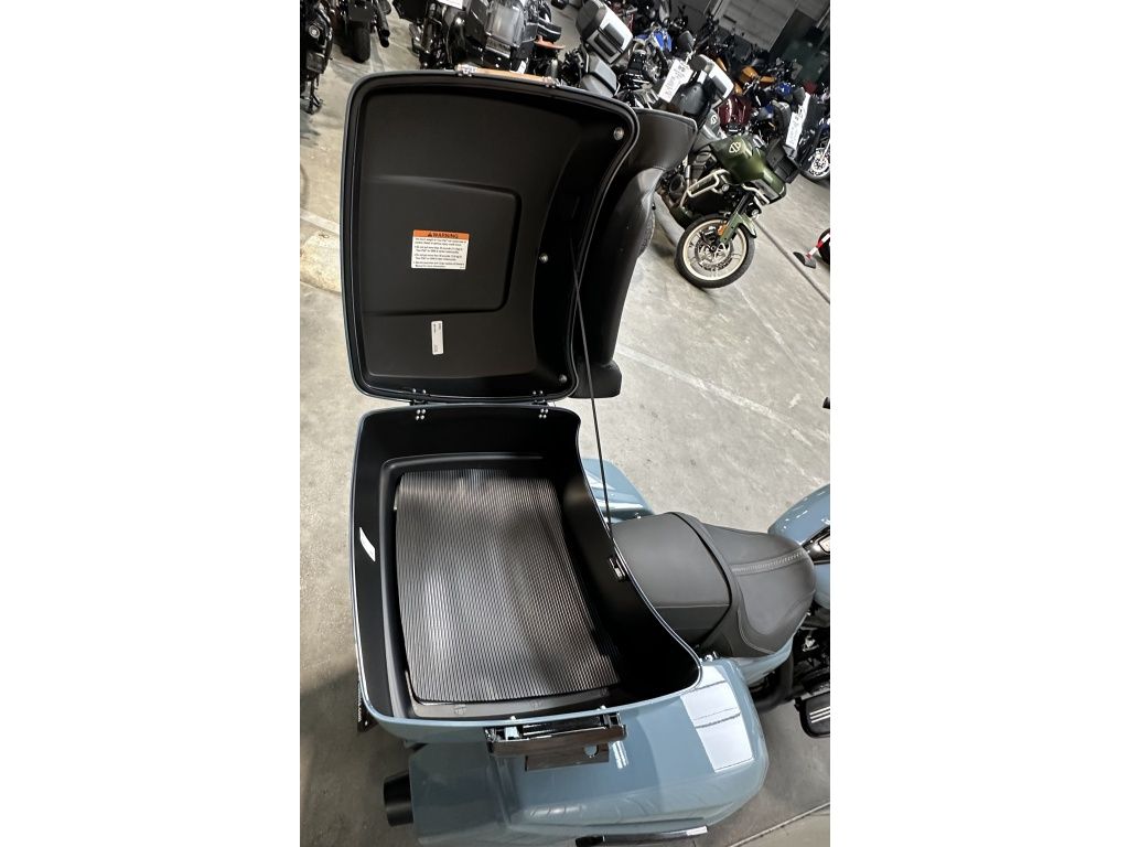 TOURING Street Glide  TOURING Street Glide