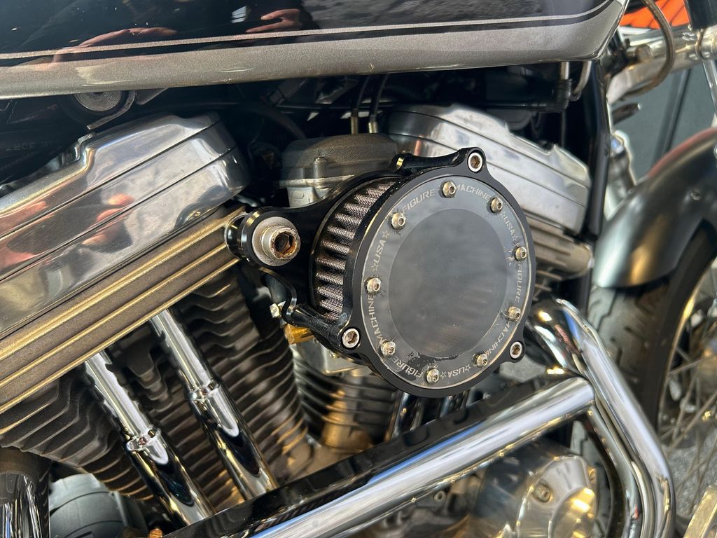 XLH 883 SPORTSTER HUGGER  XLH 883 SPORTSTER HUGGER