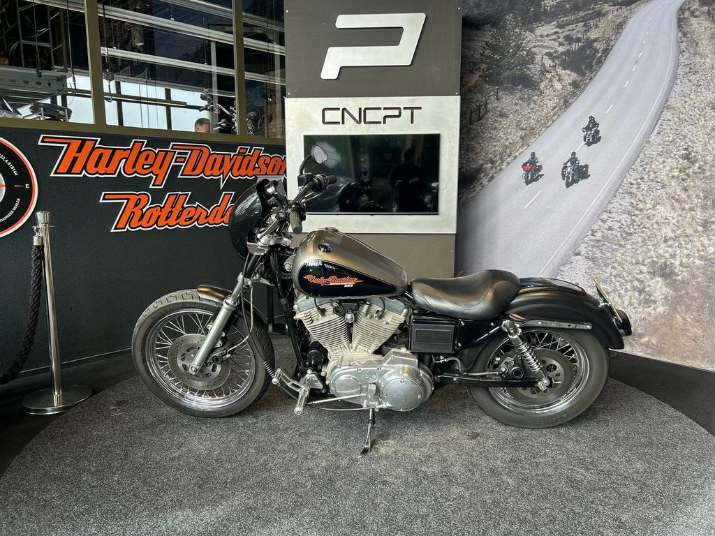 XLH 883 SPORTSTER HUGGER  XLH 883 SPORTSTER HUGGER