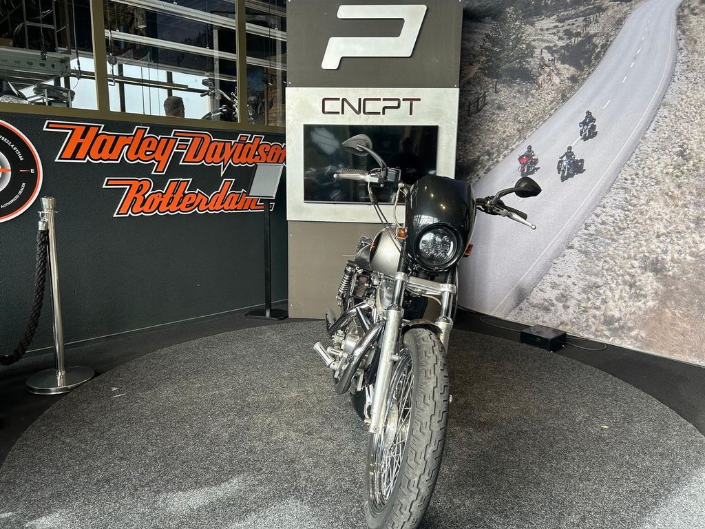 XLH 883 SPORTSTER HUGGER  XLH 883 SPORTSTER HUGGER