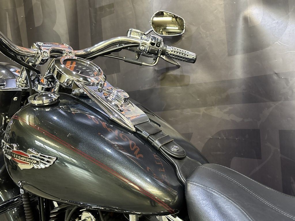 Chopper Softail Deluxe FLSTNI  Chopper Softail Deluxe FLSTNI