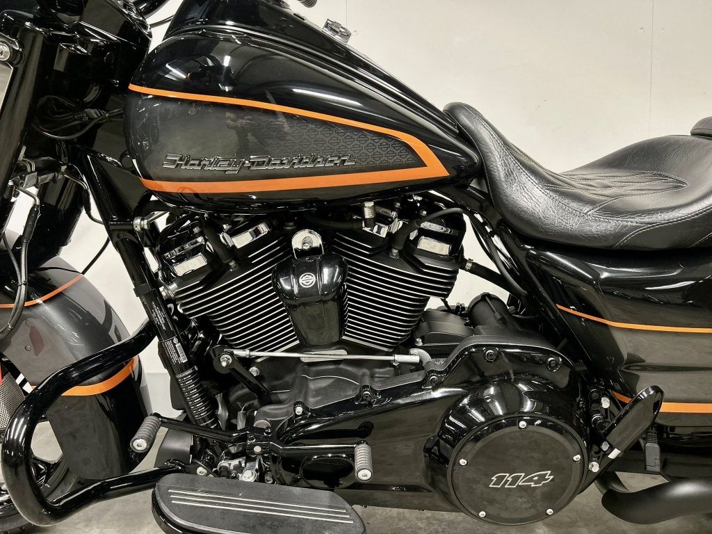 TOURING FLHRXS ROAD KING SPECIAL MET ELEKTRONISCH REGELBARE UITLAAT  TOURING FLHRXS ROAD KING SPECIAL MET ELEKTRONISCH REGELBARE UITLAAT