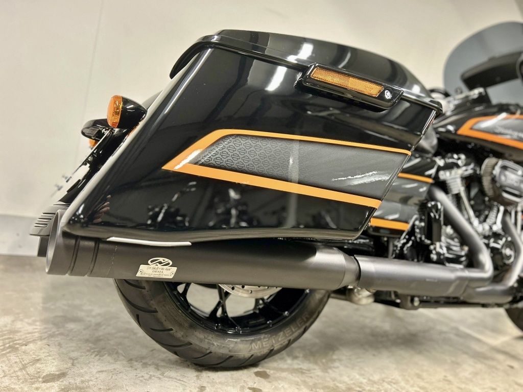 TOURING FLHRXS ROAD KING SPECIAL MET ELEKTRONISCH REGELBARE UITLAAT  TOURING FLHRXS ROAD KING SPECIAL MET ELEKTRONISCH REGELBARE UITLAAT