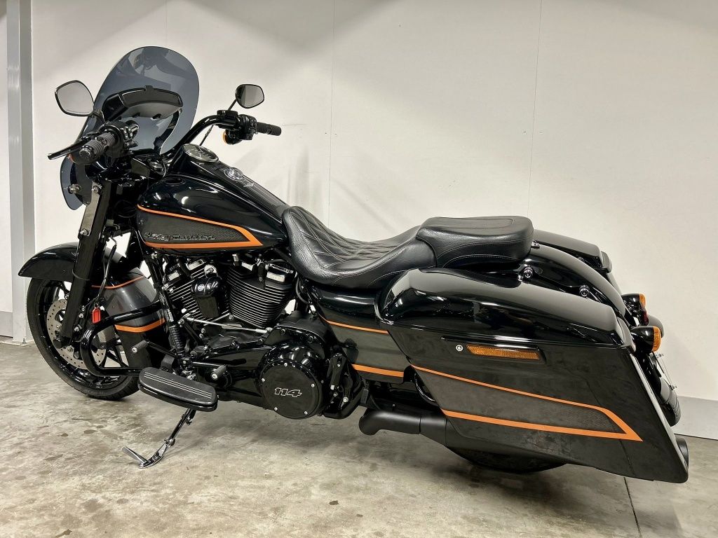 TOURING FLHRXS ROAD KING SPECIAL MET ELEKTRONISCH REGELBARE UITLAAT  TOURING FLHRXS ROAD KING SPECIAL MET ELEKTRONISCH REGELBARE UITLAAT