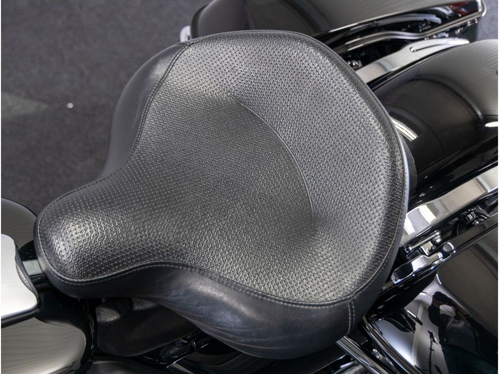 FLH Electra Glide Police  FLH Electra Glide Police