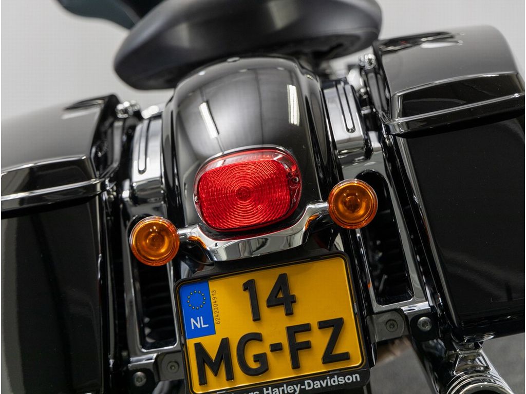 FLH Electra Glide Police  FLH Electra Glide Police