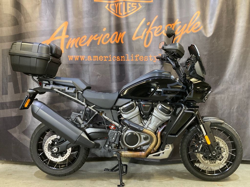  All-road Adventure Touring Pan America S RA1250S with adaptive ride heigh