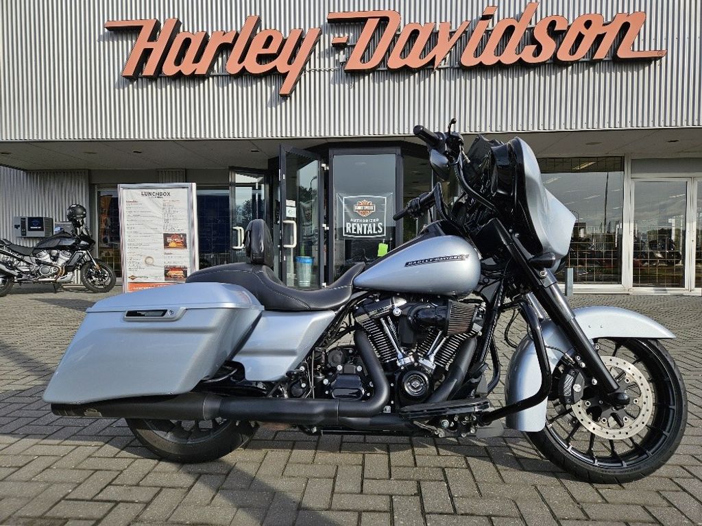  FLHXS Street Glide Special 114