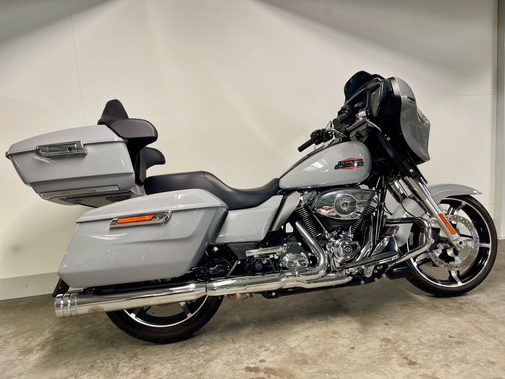 TOURING FLHX STREET GLIDE MET ELEKTRONISCH REGELBAAR UITLAATSYSTEEM  TOURING FLHX STREET GLIDE MET ELEKTRONISCH REGELBAAR UITLAATSYSTEEM