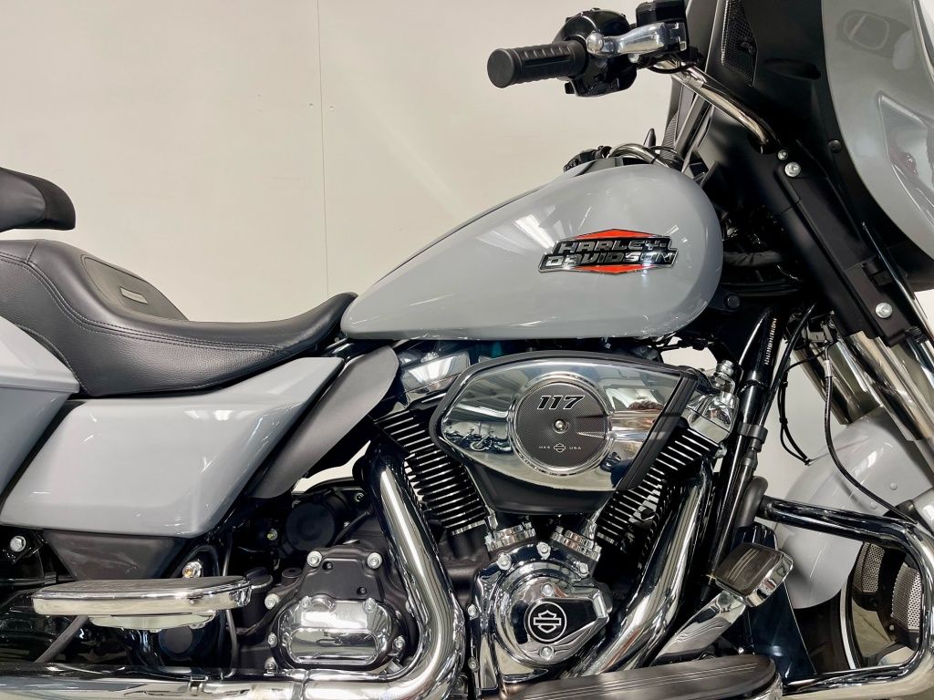 TOURING FLHX STREET GLIDE MET ELEKTRONISCH REGELBAAR UITLAATSYSTEEM  TOURING FLHX STREET GLIDE MET ELEKTRONISCH REGELBAAR UITLAATSYSTEEM