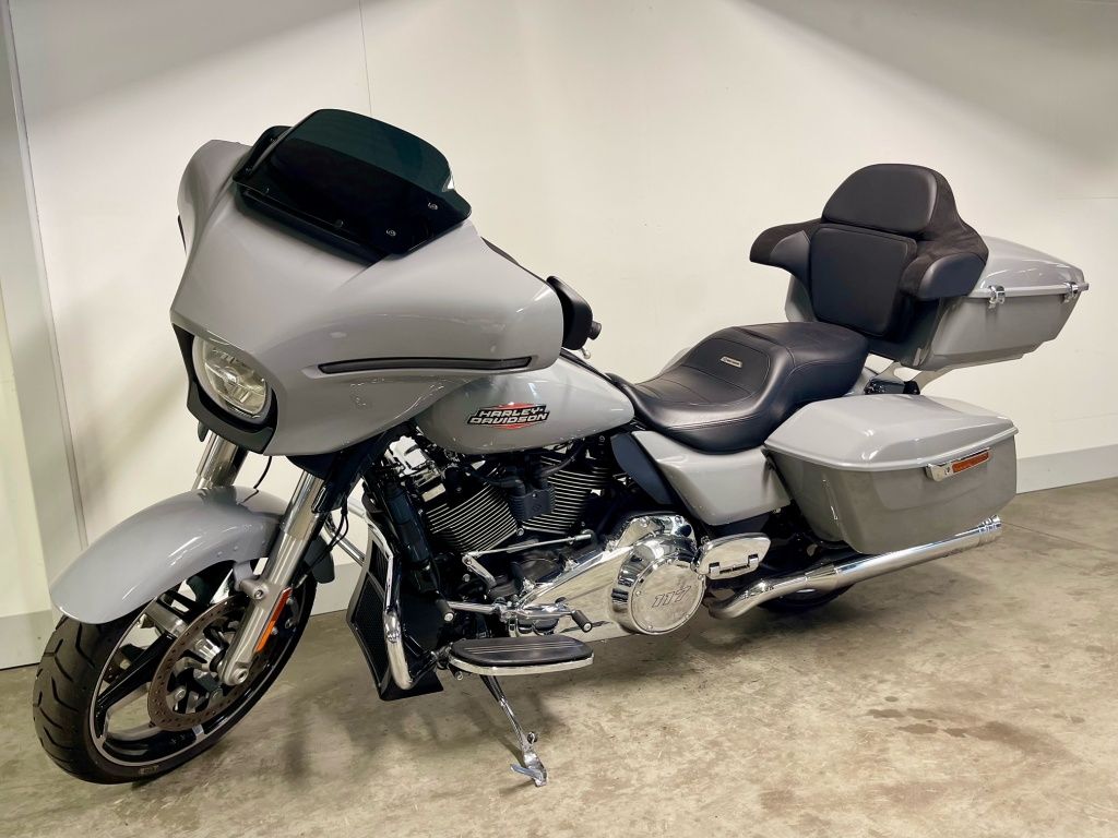 TOURING FLHX STREET GLIDE MET ELEKTRONISCH REGELBAAR UITLAATSYSTEEM  TOURING FLHX STREET GLIDE MET ELEKTRONISCH REGELBAAR UITLAATSYSTEEM