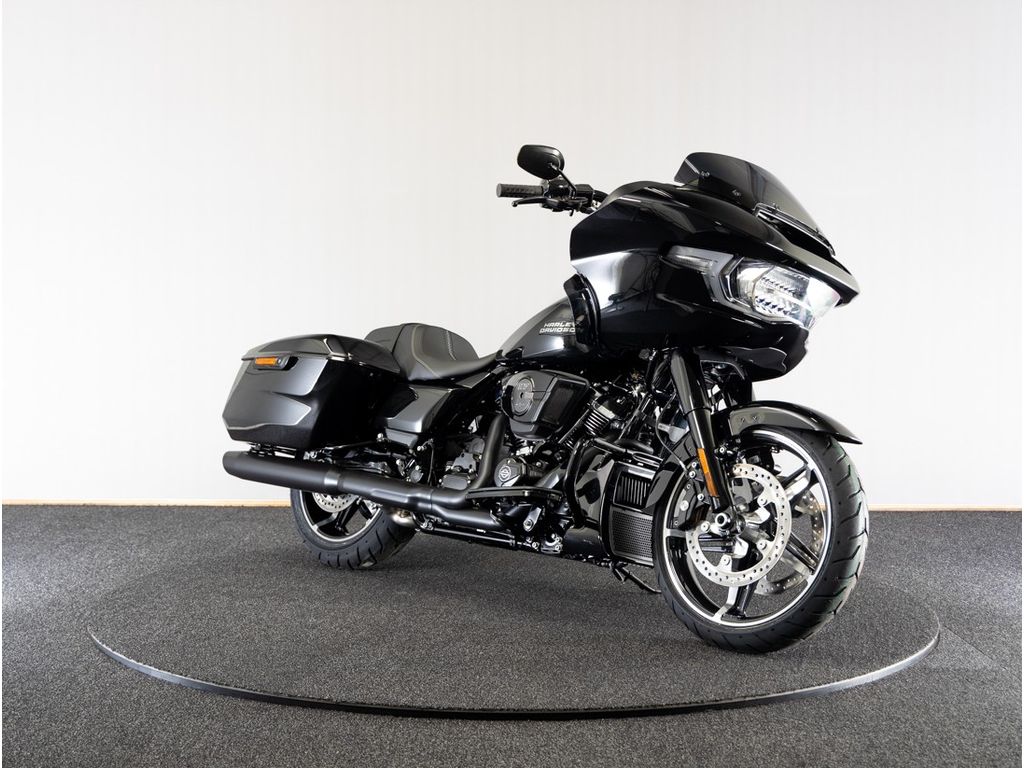  FLTRX Road Glide Vivid Black