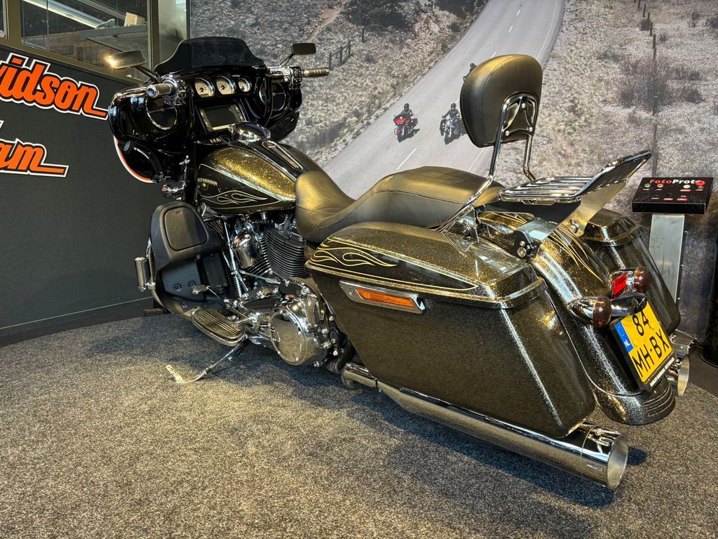 FLHXS STREET GLIDE  FLHXS STREET GLIDE