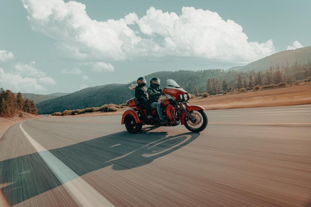 FLHTCUTG TRI GLIDE ULTRA  FLHTCUTG TRI GLIDE ULTRA