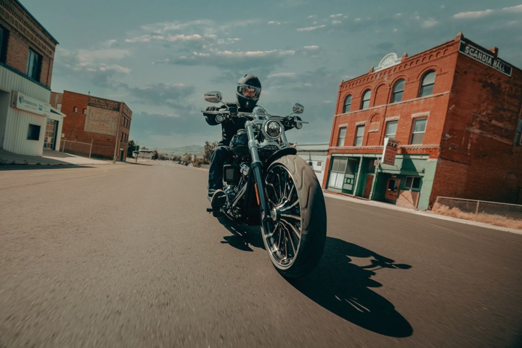 Breakout 117''  Breakout 117''