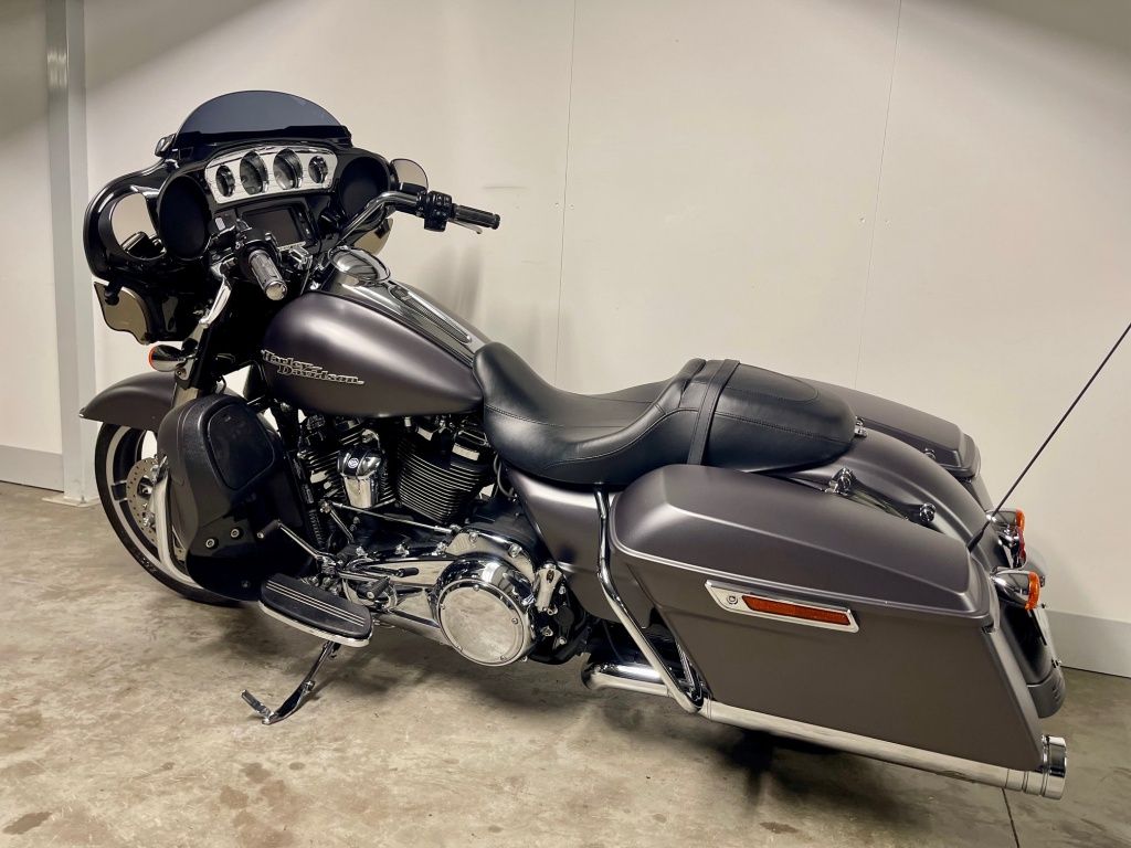 TOURING FLHXS STREET GLIDE SPECIAL MET ELEKTRONISCH REGELBARE UITLAAT  TOURING FLHXS STREET GLIDE SPECIAL MET ELEKTRONISCH REGELBARE UITLAAT