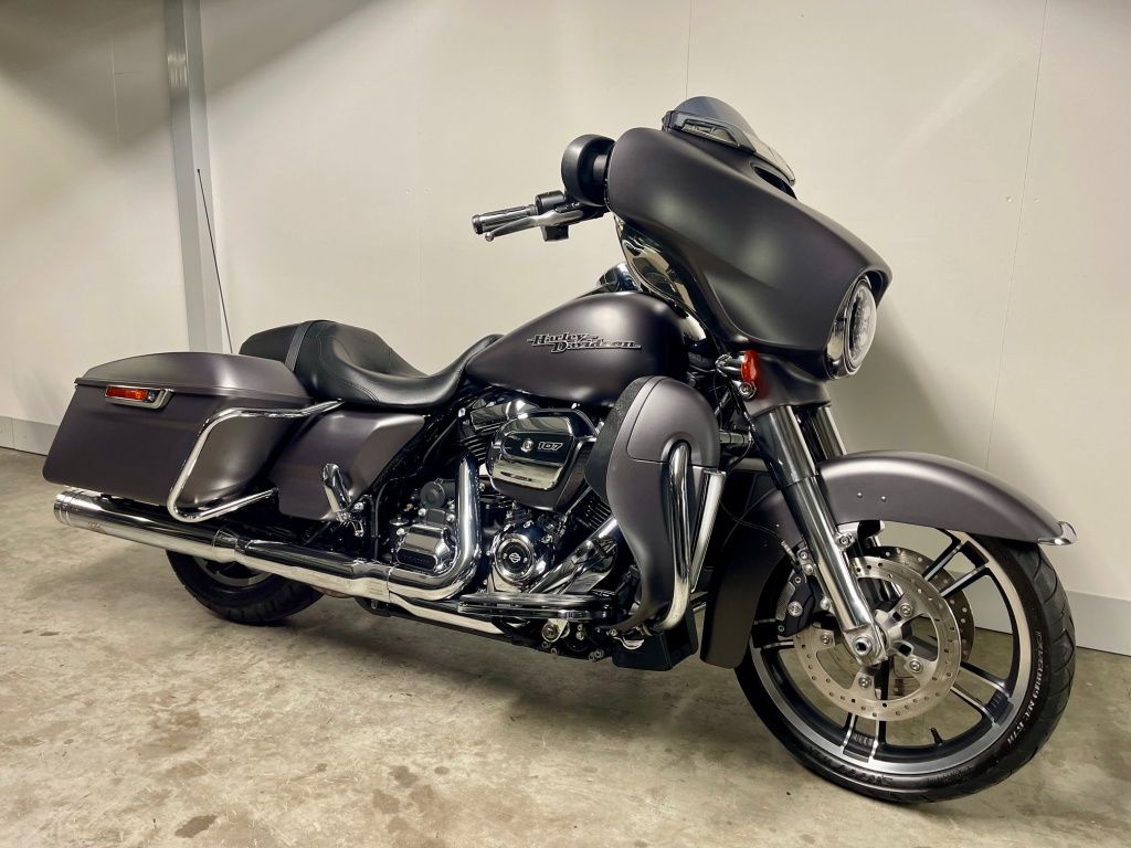 TOURING FLHXS STREET GLIDE SPECIAL MET ELEKTRONISCH REGELBARE UITLAAT  TOURING FLHXS STREET GLIDE SPECIAL MET ELEKTRONISCH REGELBARE UITLAAT