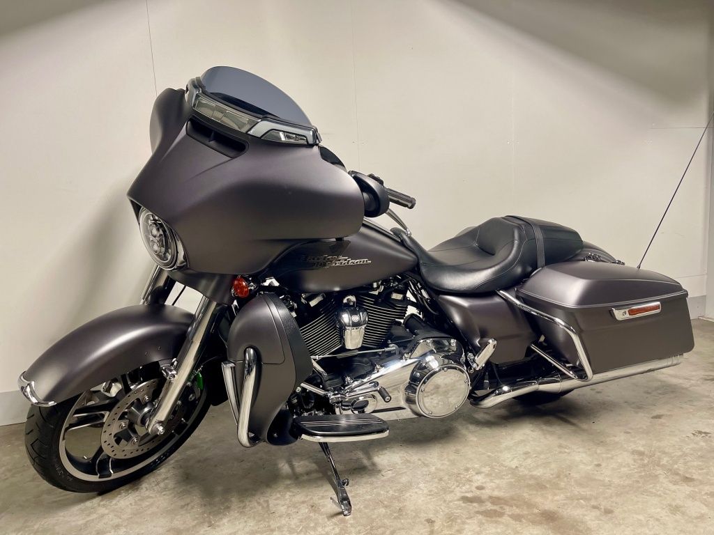 TOURING FLHXS STREET GLIDE SPECIAL MET ELEKTRONISCH REGELBARE UITLAAT  TOURING FLHXS STREET GLIDE SPECIAL MET ELEKTRONISCH REGELBARE UITLAAT