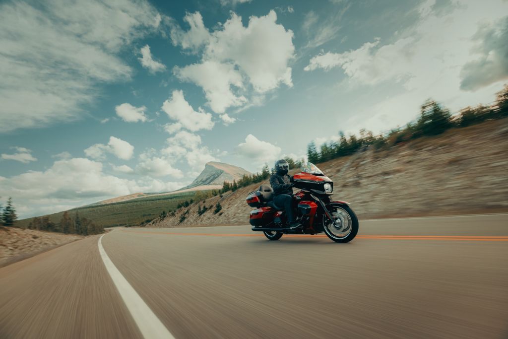 Street Glide  Ultra Blacked Out 117''  Street Glide  Ultra Blacked Out 117''