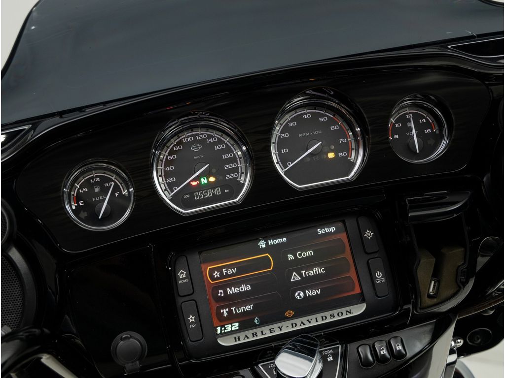 CVO Street Glide  CVO Street Glide