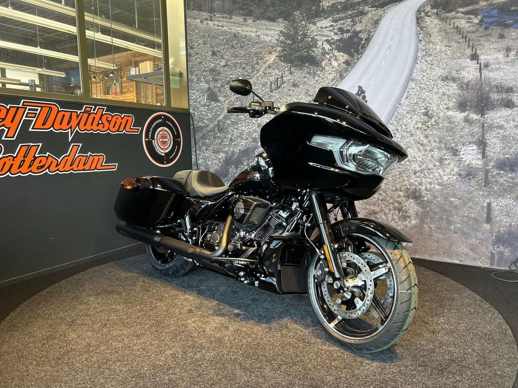  FLTRX ROAD GLIDE Black Trim - Vivid Black