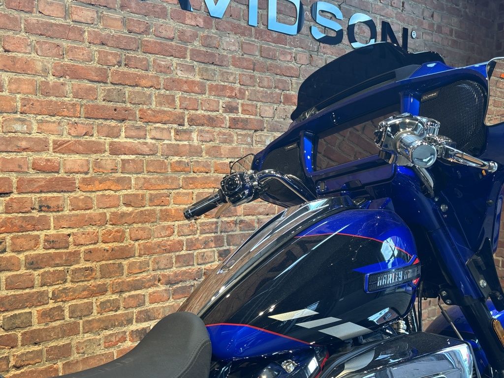 Tour CVO TOURING STREET GLIDE  Tour CVO TOURING STREET GLIDE