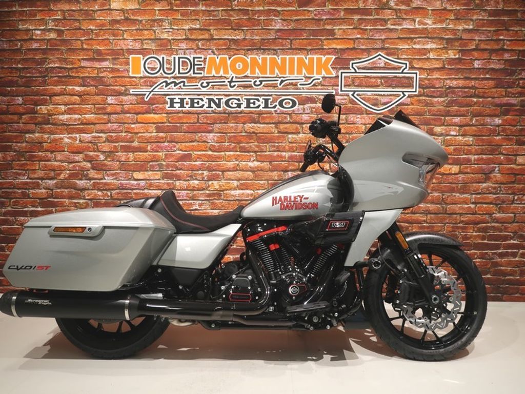  FLTRXSTSE Road Glide ST121 CVO