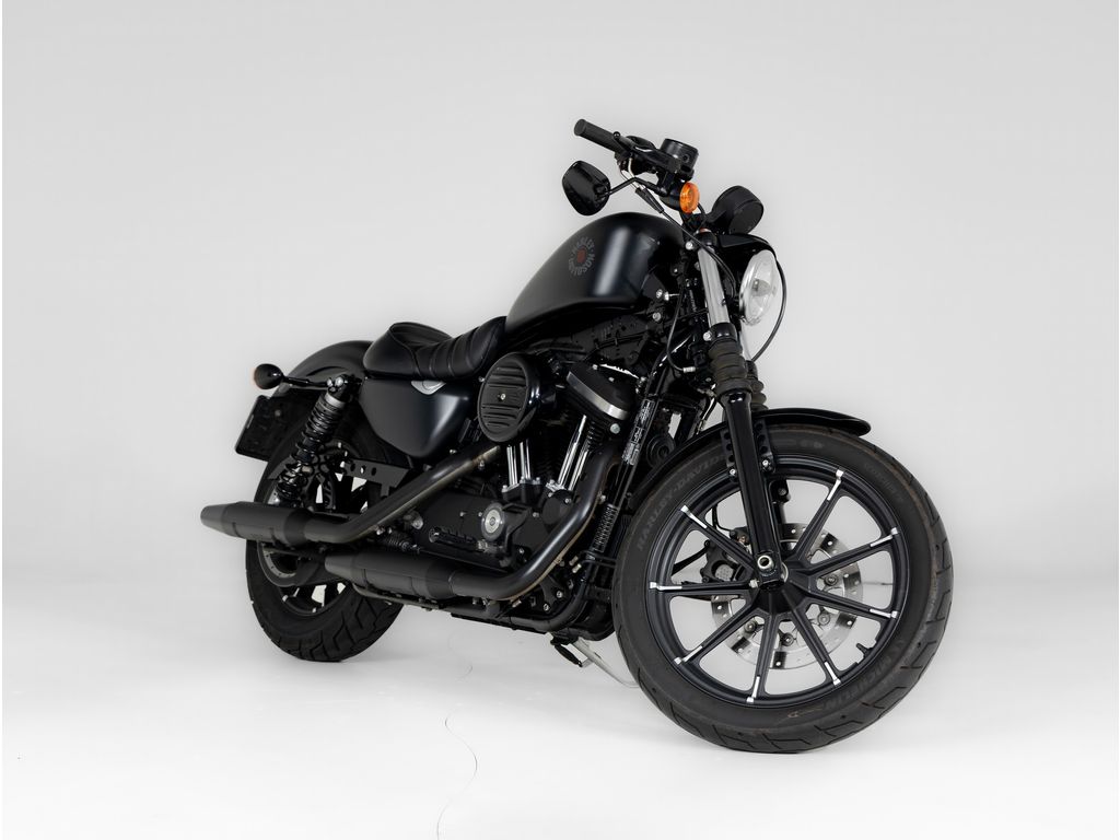  IRON 883