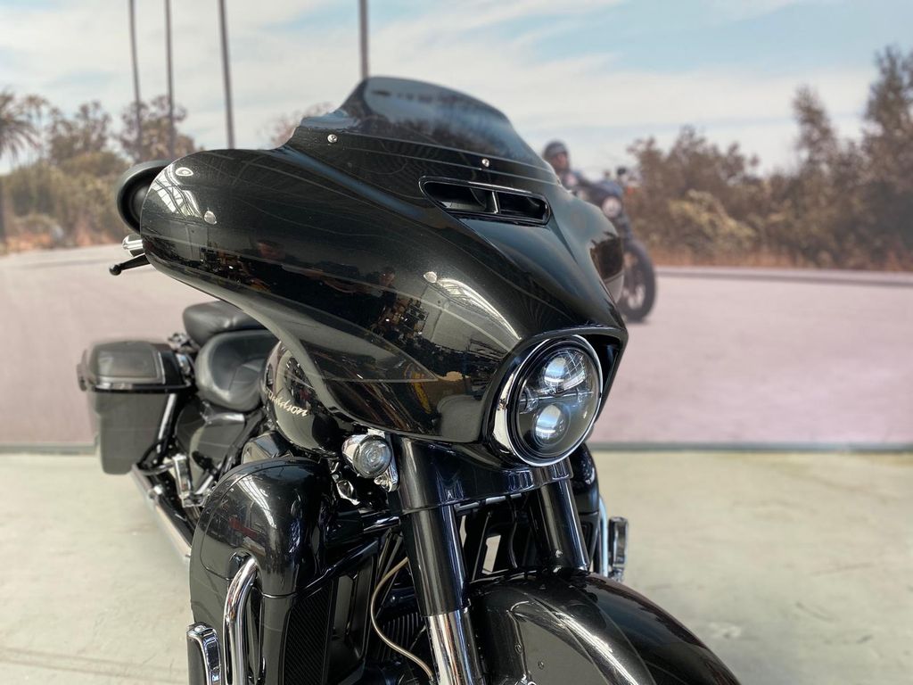 Cvo 1868 75KW STREET GLIDE  Cvo 1868 75KW STREET GLIDE