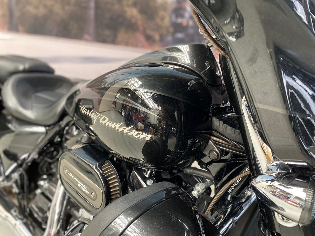 Cvo 1868 75KW STREET GLIDE  Cvo 1868 75KW STREET GLIDE