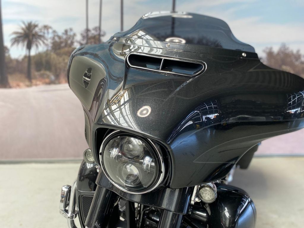 Cvo 1868 75KW STREET GLIDE  Cvo 1868 75KW STREET GLIDE