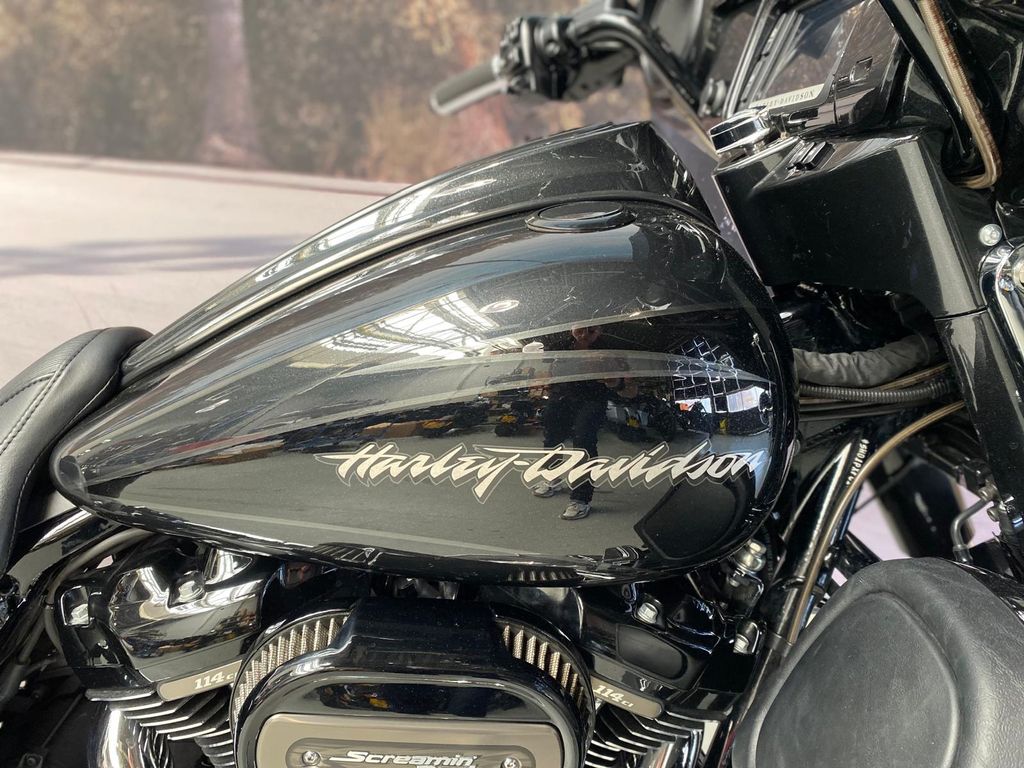 Cvo 1868 75KW STREET GLIDE  Cvo 1868 75KW STREET GLIDE