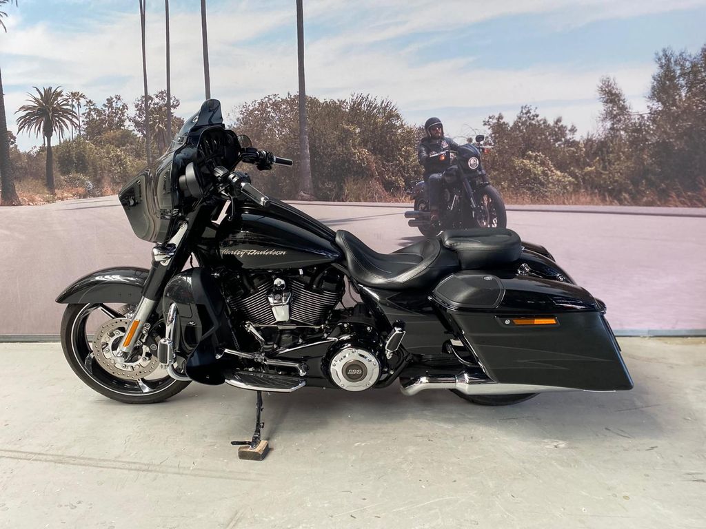 Cvo 1868 75KW STREET GLIDE  Cvo 1868 75KW STREET GLIDE
