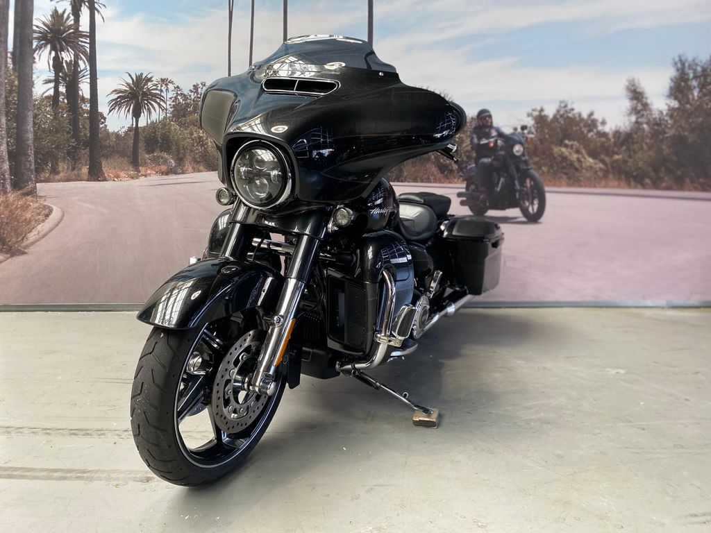 Cvo 1868 75KW STREET GLIDE  Cvo 1868 75KW STREET GLIDE