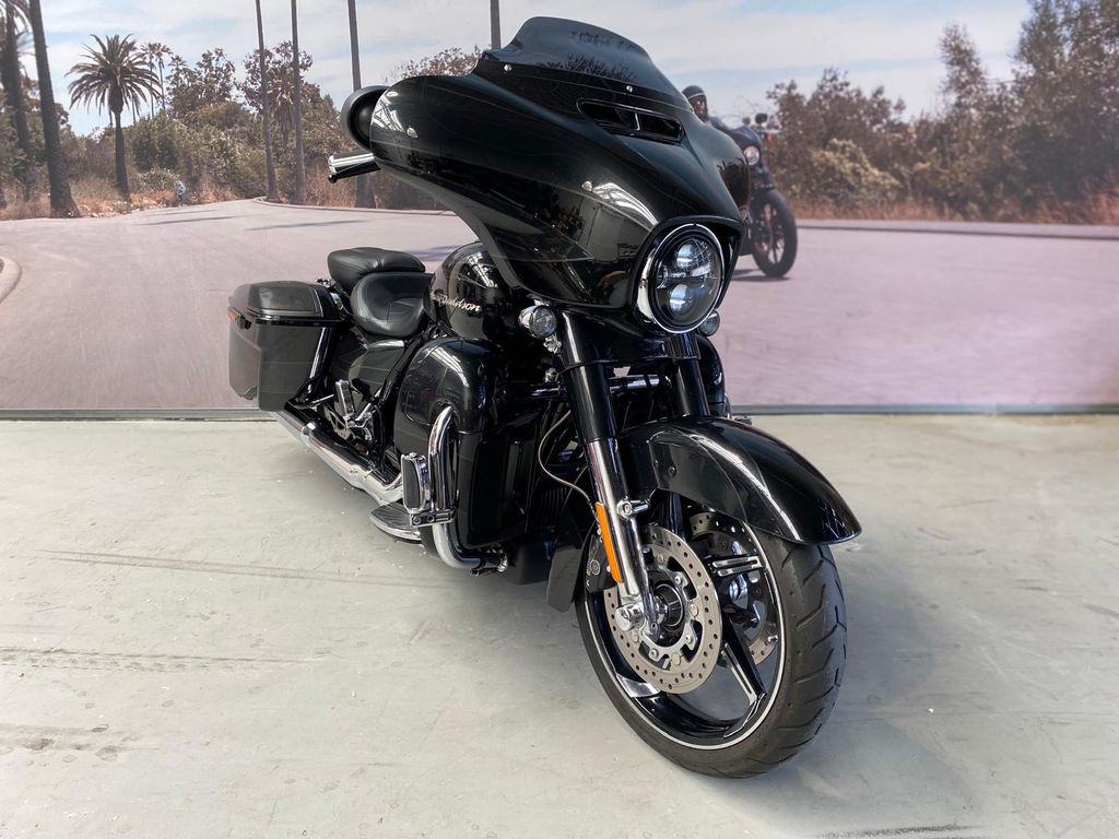 Cvo 1868 75KW STREET GLIDE  Cvo 1868 75KW STREET GLIDE