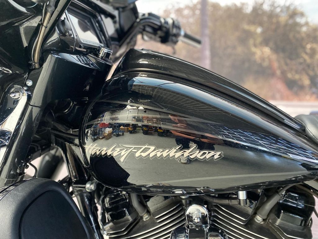 Cvo 1868 75KW STREET GLIDE  Cvo 1868 75KW STREET GLIDE