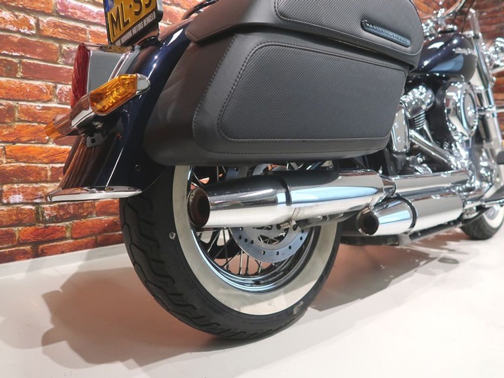 FLDE Softail de Luxe 107  FLDE Softail de Luxe 107