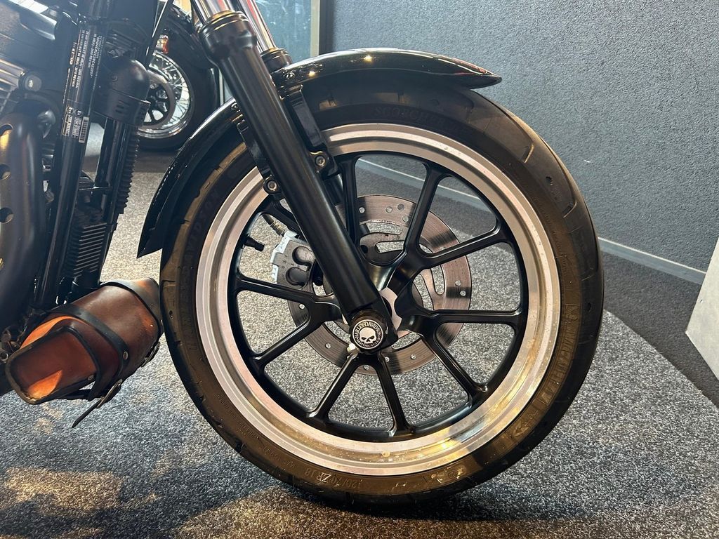 XL 883 L Super Low  XL 883 L Super Low