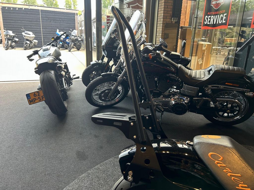 XL 883 L Super Low  XL 883 L Super Low