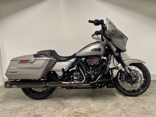  TOURING FLHXSE CVO STREET GLIDE MET ELEKTRONISCH REGELBARE UITLATEN