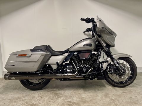  TOURING FLHXSE CVO STREET GLIDE MET ELEKTRONISCH REGELBARE UITLATEN