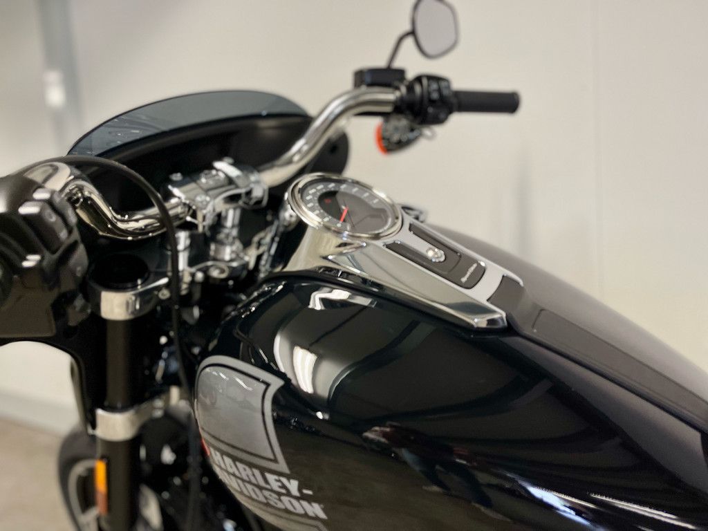 Cruiser SOFTAIL FLSB SPORT GLIDE  Cruiser SOFTAIL FLSB SPORT GLIDE