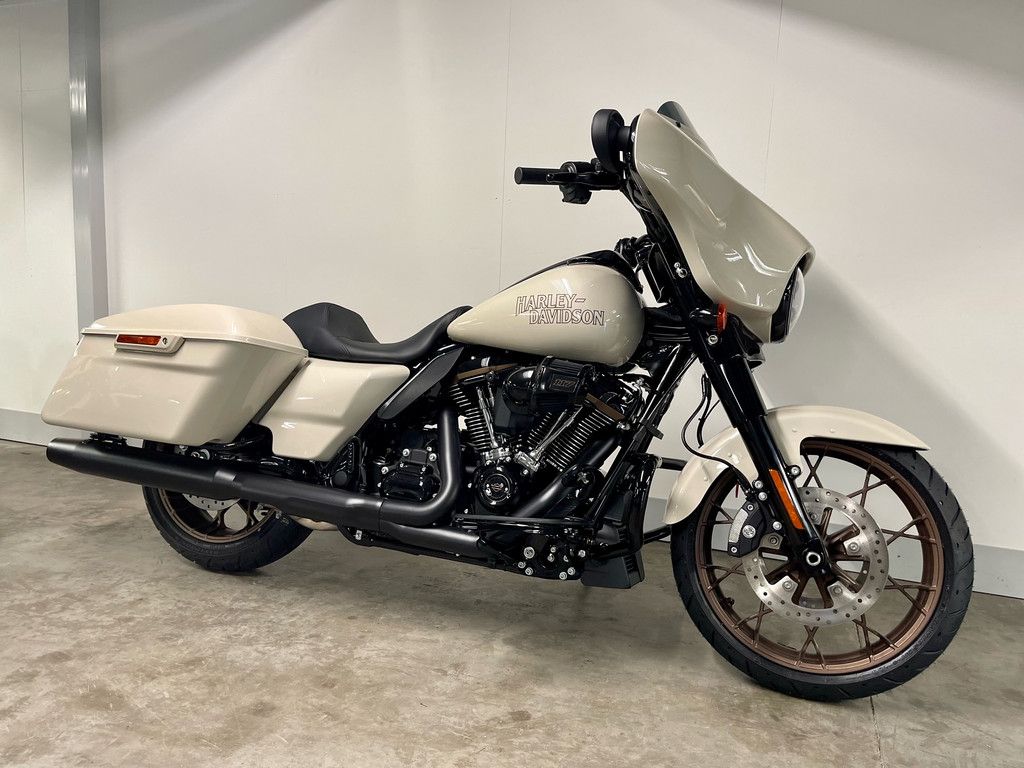 Tour TOURING FLHXST STREET GLIDE ST  Tour TOURING FLHXST STREET GLIDE ST