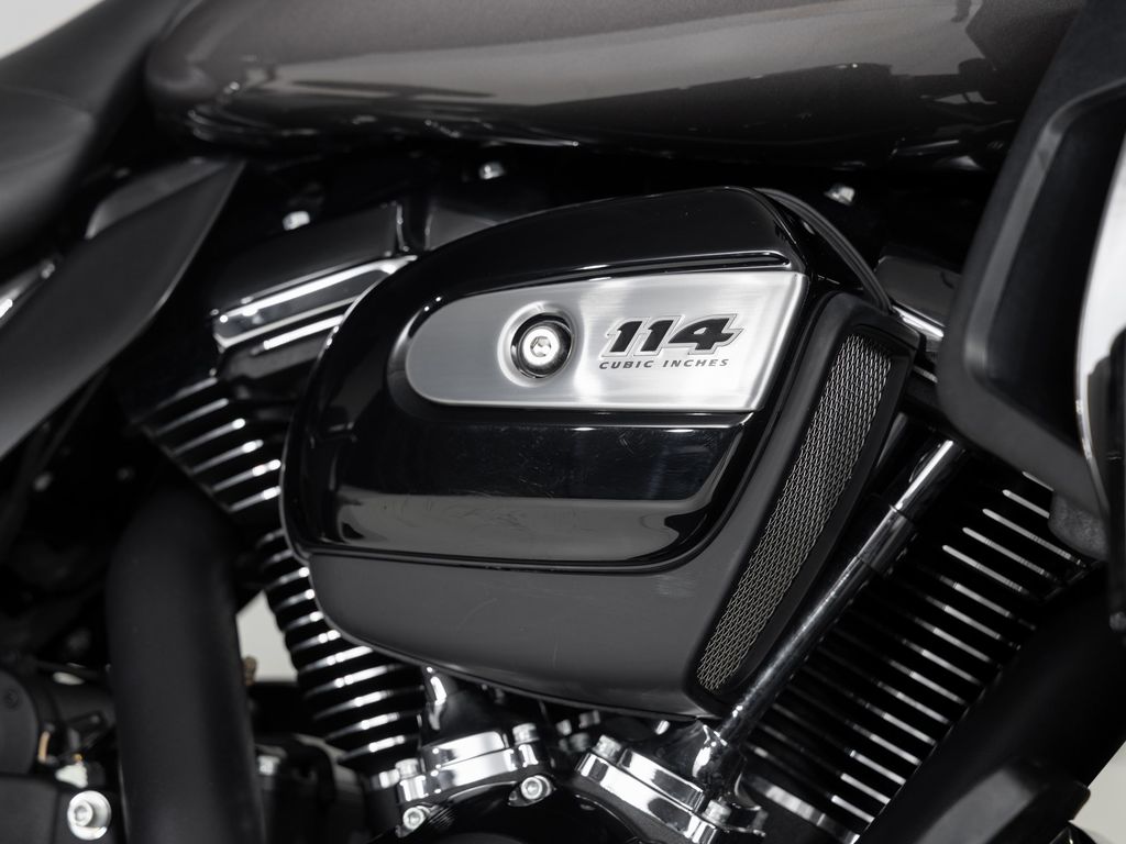 FLHTK Ultra Limited Vivid Black/Blacked out  FLHTK Ultra Limited Vivid Black/Blacked out